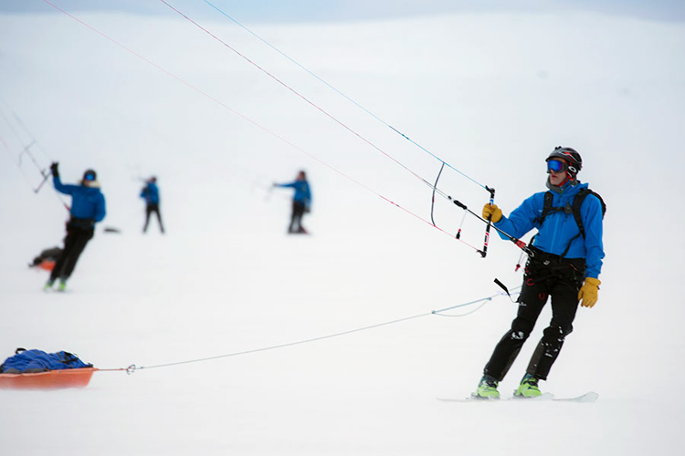 Team 67°N kite crosses Greenland in record time