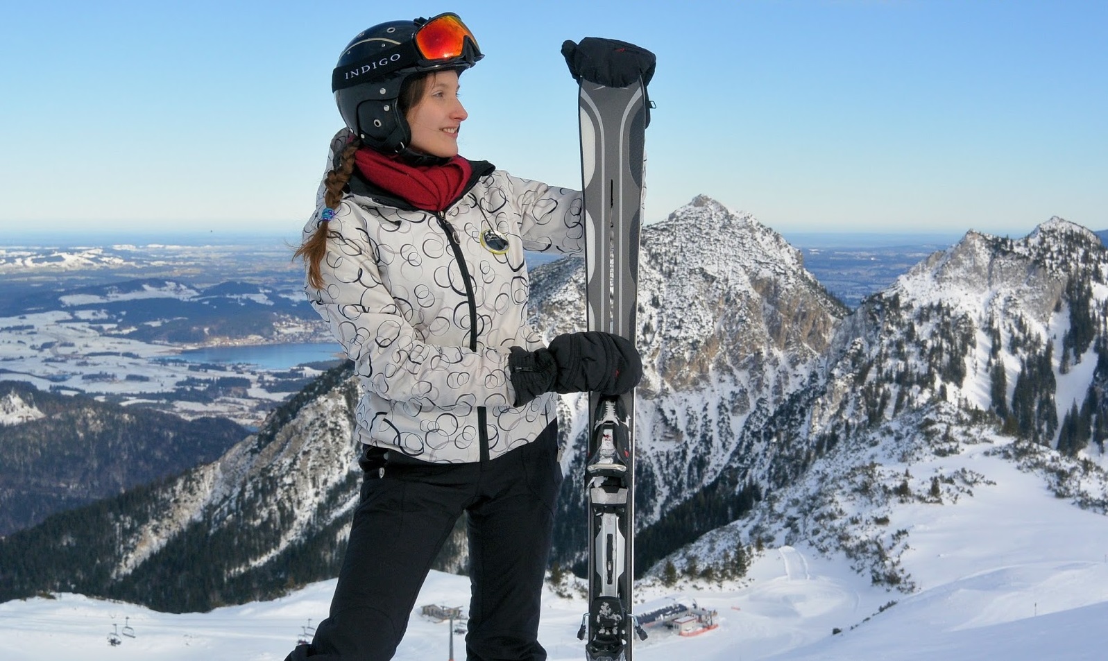 indigo ski acr with a girl