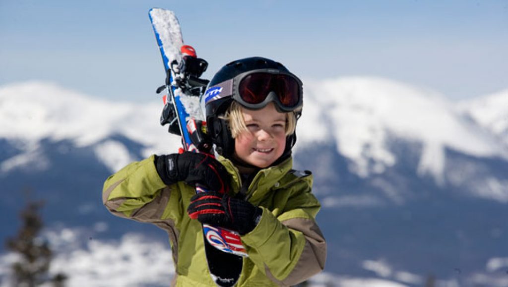 kid walking w skis 1024x579