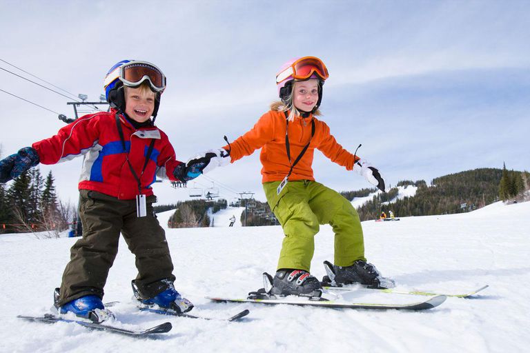 kids childen skiiing 104533270 56a87e093df78cf7729e54a4